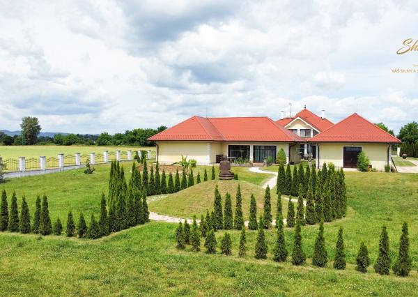 Jedinečná rodinná vila s výbornou strategickou polohou
