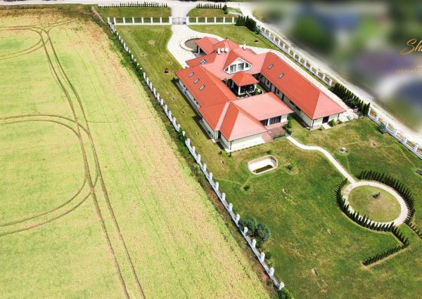 Jedinečná rodinná vila s výbornou strategickou polohou