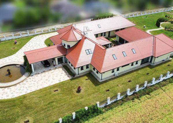 Jedinečná rodinná vila s výbornou strategickou polohou