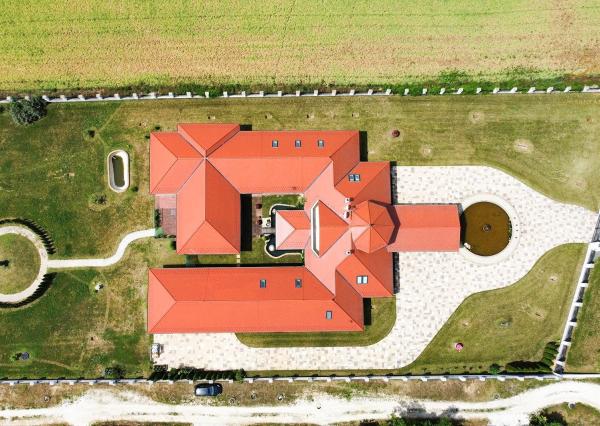 Jedinečná rodinná vila s výbornou strategickou polohou