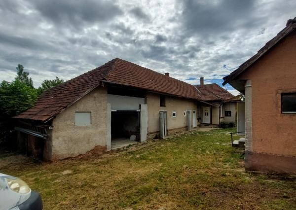 Exkluzívne na predaj rodinný dom s hosťovským domčekom, garážou a veľkým pozemkom v Bódvaszilase, Máďarsko