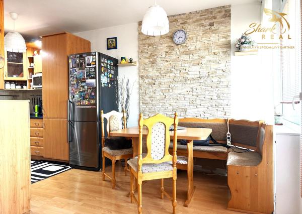 TEHLOVÝ DOM _ 3i byt PREDAJ _ 67 m2 _ centrum Senca
