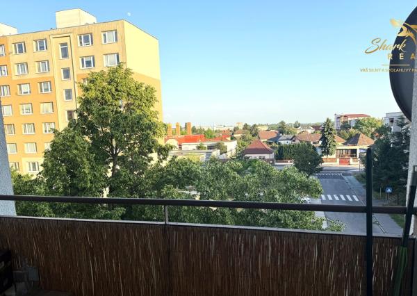 TEHLOVÝ DOM _ 3i byt PREDAJ _ 67 m2 _ centrum Senca