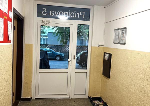 TEHLOVÝ DOM _ 3i byt PREDAJ _ 67 m2 _ centrum Senca