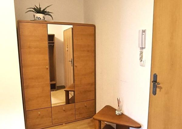 Jégeho ul. _ 2i byt s garážovým státím _ Zariadený pripravený na okažité bývanie