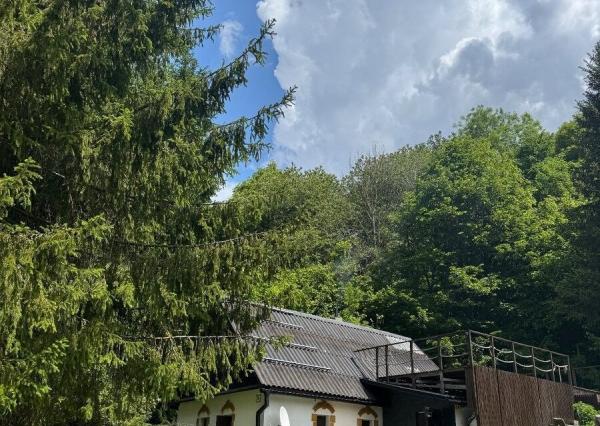 Útulný rodinný dom-chalupa usadená v krásnom prostredí