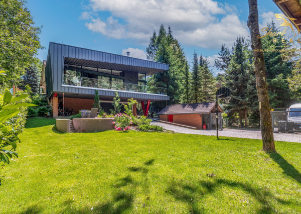 Exkluzívna rodinná vila v srdci Nízkych Tatier | Bystrá | 385 m² | Pozemok 979 m²