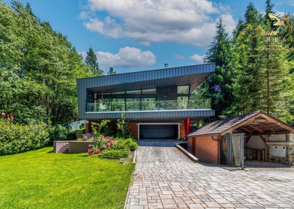 Exkluzívna rodinná vila v srdci Nízkych Tatier | Bystrá | 385 m² | Pozemok 979 m²