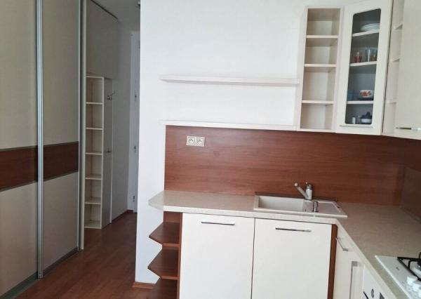VEĽKÝ 1 izbový byt _ Kadnárova ul. Bratislava
