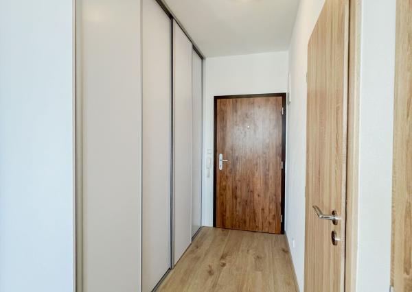 Mimo mesta, nie mimo pohodlia | 1,5i novostavba s loggiou | Slovenský Grob