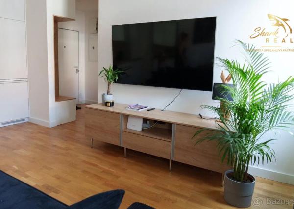 Na prenájom kompletne zariadený 2-izbový apartmán v centre Bratislavy – Vysoká ulica
