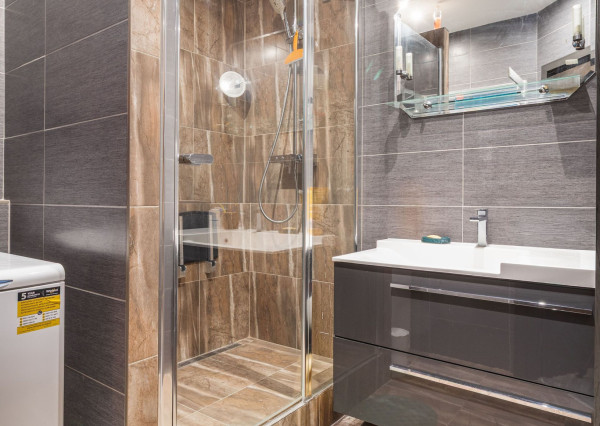 Priestranný 3-izbový byt s balkónom kúsok od stanice – Piešťany