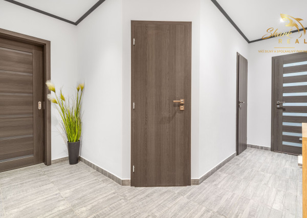 Priestranný 3-izbový byt s balkónom kúsok od stanice – Piešťany