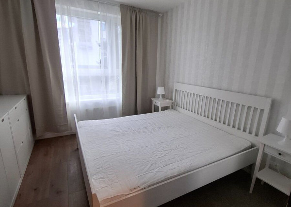 Ponúkame na prenájom svetlý a moderne zariadený 2-izbový byt v novostavbe Tammi