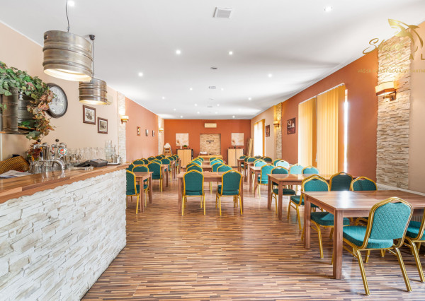 NA PREDAJ - Exkluzívne - Reštaurácia s terasou, barom a apartmánom.