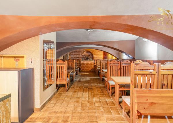 NA PREDAJ - Exkluzívne - Reštaurácia s terasou, barom a apartmánom.
