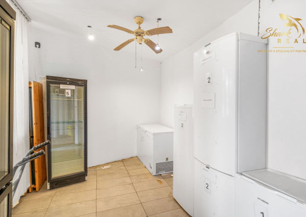 NA PREDAJ - Exkluzívne - Reštaurácia s terasou, barom a apartmánom.