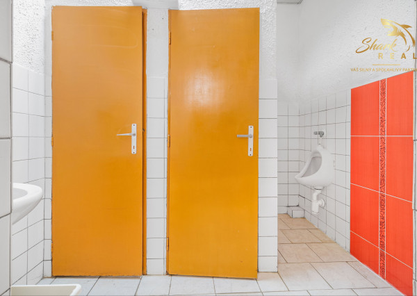 NA PREDAJ - Exkluzívne - Reštaurácia s terasou, barom a apartmánom.
