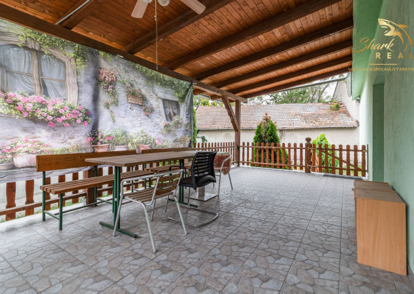 NA PREDAJ - Exkluzívne - Reštaurácia s terasou, barom a apartmánom.