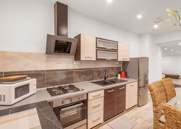 NA PREDAJ - Exkluzívne - Reštaurácia s terasou, barom a apartmánom.