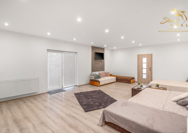 NA PREDAJ - Exkluzívne - Reštaurácia s terasou, barom a apartmánom.