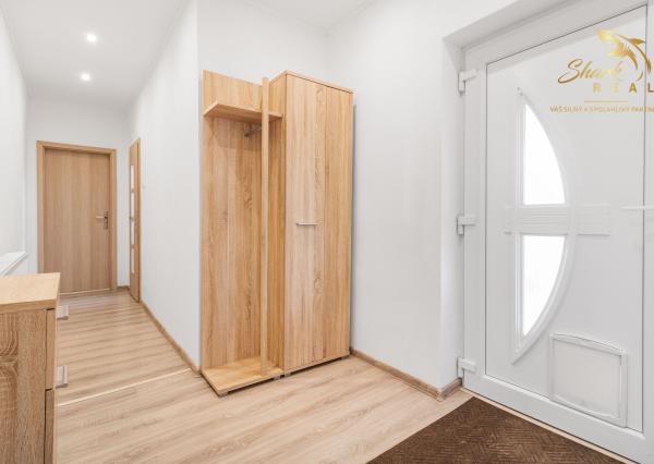 NA PREDAJ - Exkluzívne - Reštaurácia s terasou, barom a apartmánom.