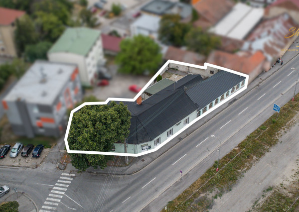 NA PREDAJ - Exkluzívne - Reštaurácia s terasou, barom a apartmánom.