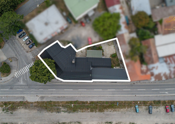 NA PREDAJ - Exkluzívne - Reštaurácia s terasou, barom a apartmánom.