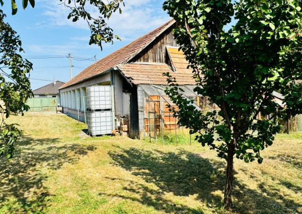 Na predaj 4-izbový vidiecky dom v obci Branč