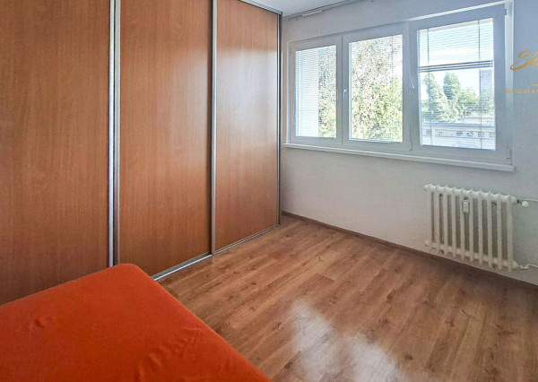 Hotová investícia v Komárne: zariadený 1-izbový byt po rekonštrukcii pri stanici