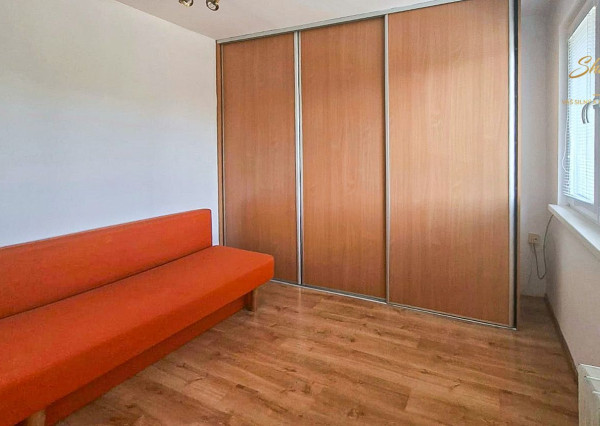 Hotová investícia v Komárne: zariadený 1-izbový byt po rekonštrukcii pri stanici