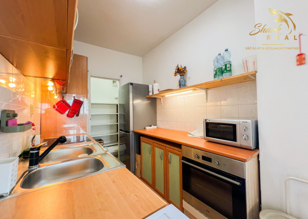 Pet-friendly, s dušou a výhľadom. 2i byt v tichu, 10 minút od centra.