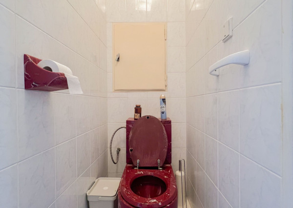 Pet-friendly, s dušou a výhľadom. 2i byt v tichu, 10 minút od centra.