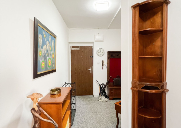 Pet-friendly, s dušou a výhľadom. 2i byt v tichu, 10 minút od centra.
