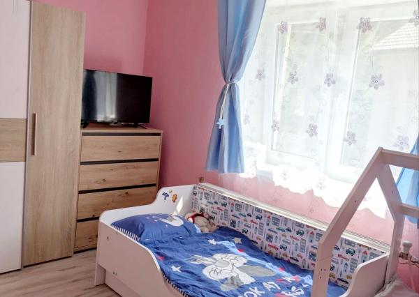 NOVINKA! Moderný 4-izbový byt s garážou, bazénom a záhradou