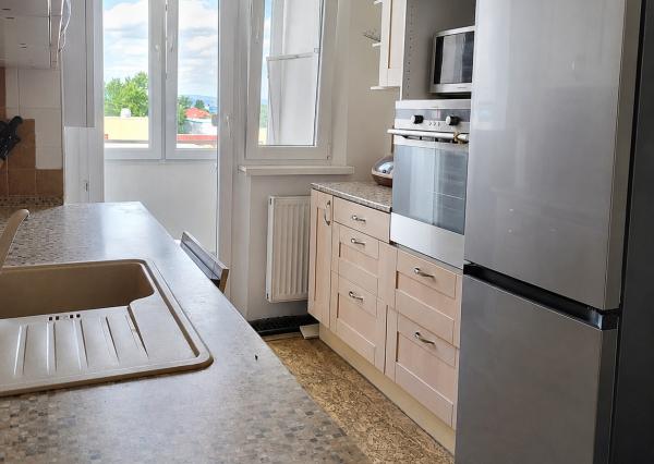 Na prenájom | Priestranný 3-izbový byt s balkónom a možnosťou garáže | Domkárska ulica, Bratislava – Ružinov