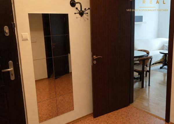 Na prenájom | Priestranný 3-izbový byt s balkónom a možnosťou garáže | Domkárska ulica, Bratislava – Ružinov
