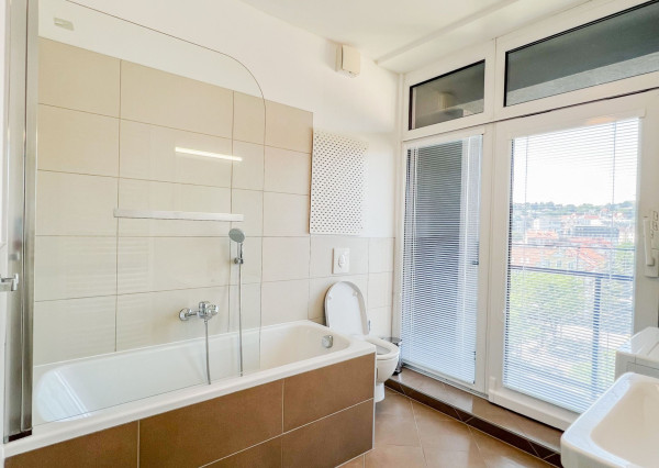 Terasa s výhľadom na celé mesto, všetko na skok | 2i, 47 m² | 7. posch. | Centrum Bratislavy