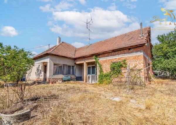 Vidiecky dom s veľkým pozemkom a zdravou konštrukciou - Čechy