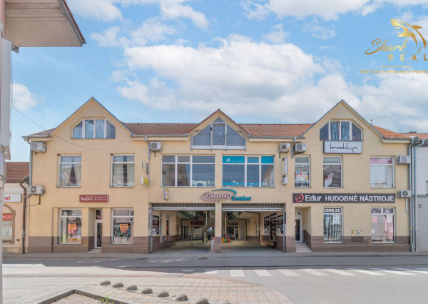 Polyfunkčný objekt s aktívnymi nájomcami v TOP lokalite - Grand Center