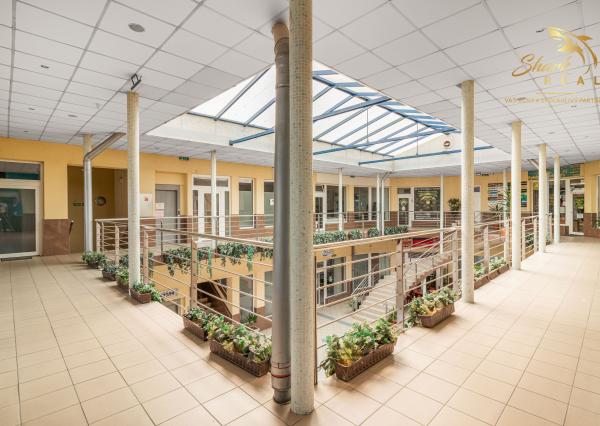 Polyfunkčný objekt s aktívnymi nájomcami v TOP lokalite - Grand Center