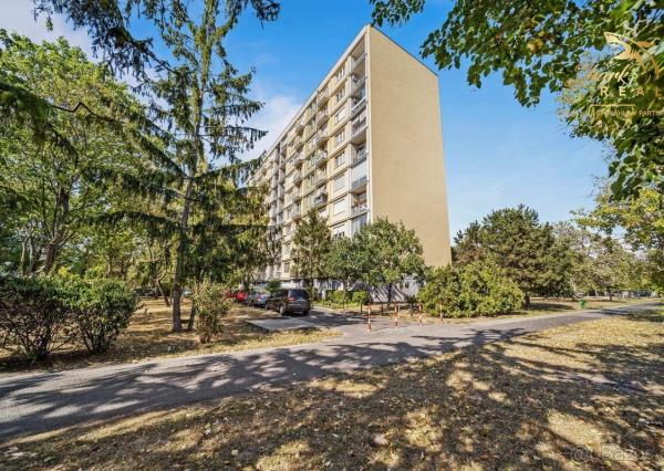 Na prenájom kompletne zariadený 2-izbový byt s balkónom a lodžiou – Komárnická, Ružinov