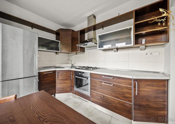 Na prenájom kompletne zariadený 2-izbový byt s balkónom a lodžiou – Komárnická, Ružinov