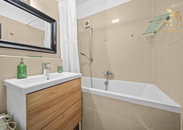 Na prenájom kompletne zariadený 2-izbový byt s balkónom a lodžiou – Komárnická, Ružinov