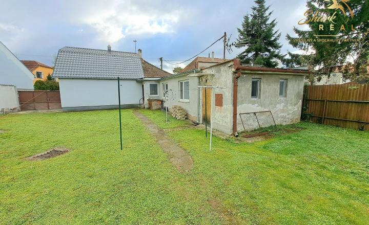 Starší domček s krásnym pozemkom - fotografia 6