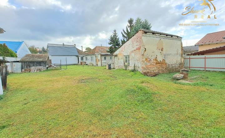 Starší domček s krásnym pozemkom - fotografia 7