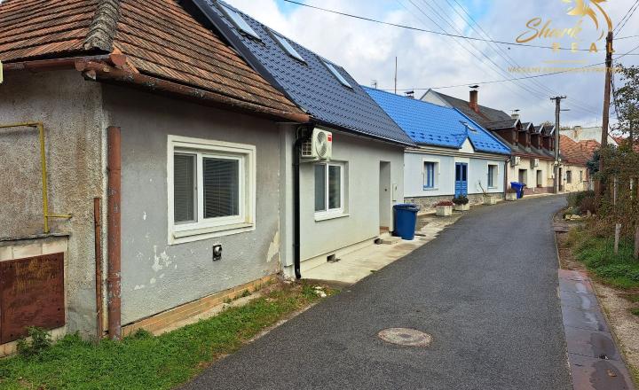 Starší domček s krásnym pozemkom - fotografia 15