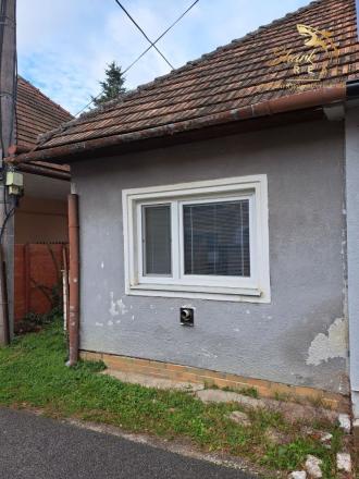 Starší domček s krásnym pozemkom - fotografia 16