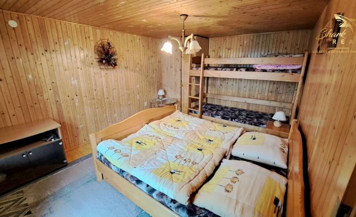 JEDINEČNÁ PONUKA! Rekreačná celoročne obývateľná chata/dom na predaj - fotografia 12