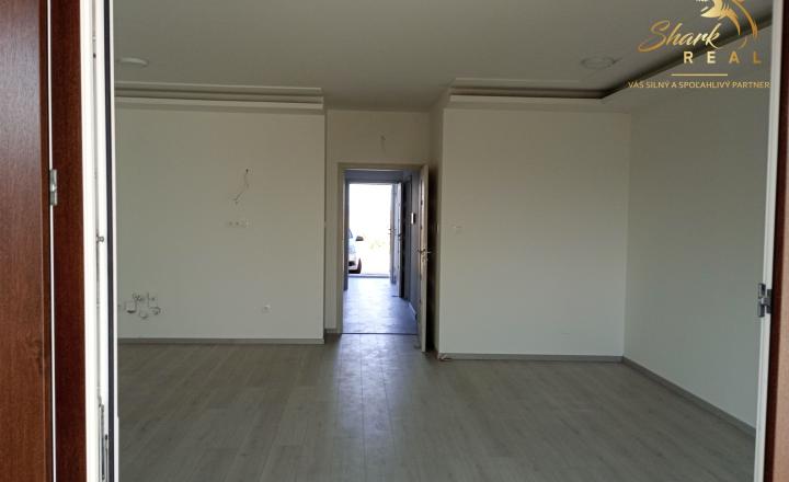 Na predaj 3 izbové byty so záhradkou - fotografia 4